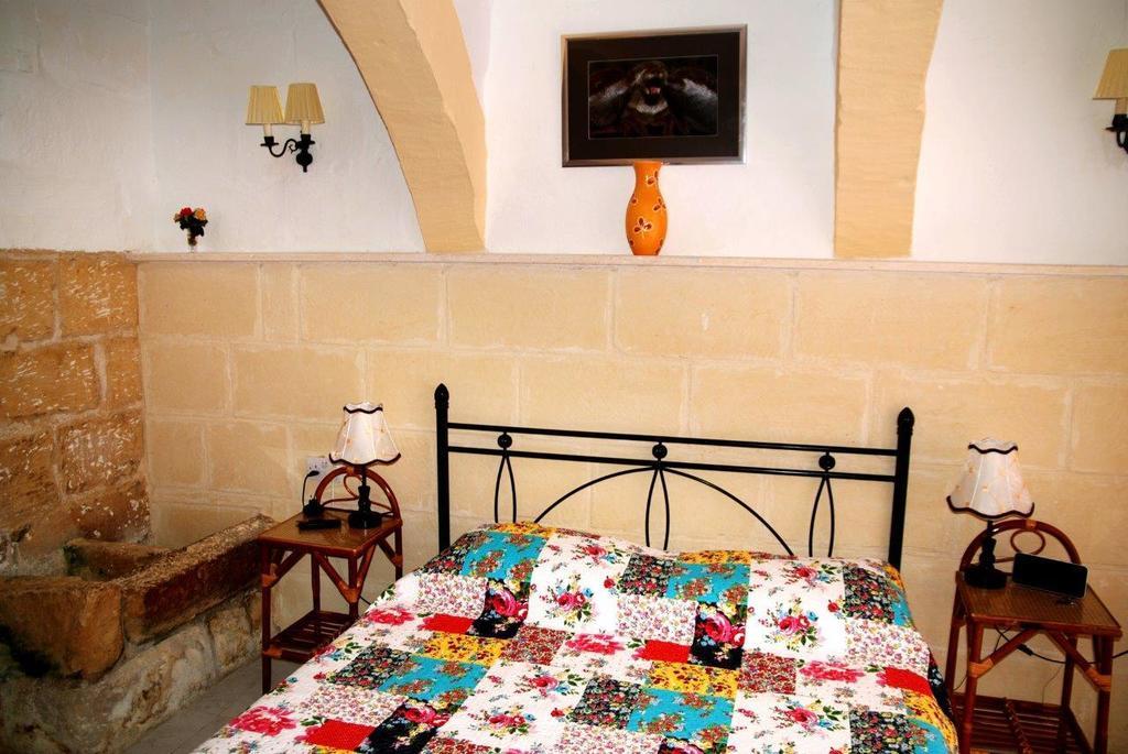 Anna Karistu Accommodation Kerċem Habitación foto