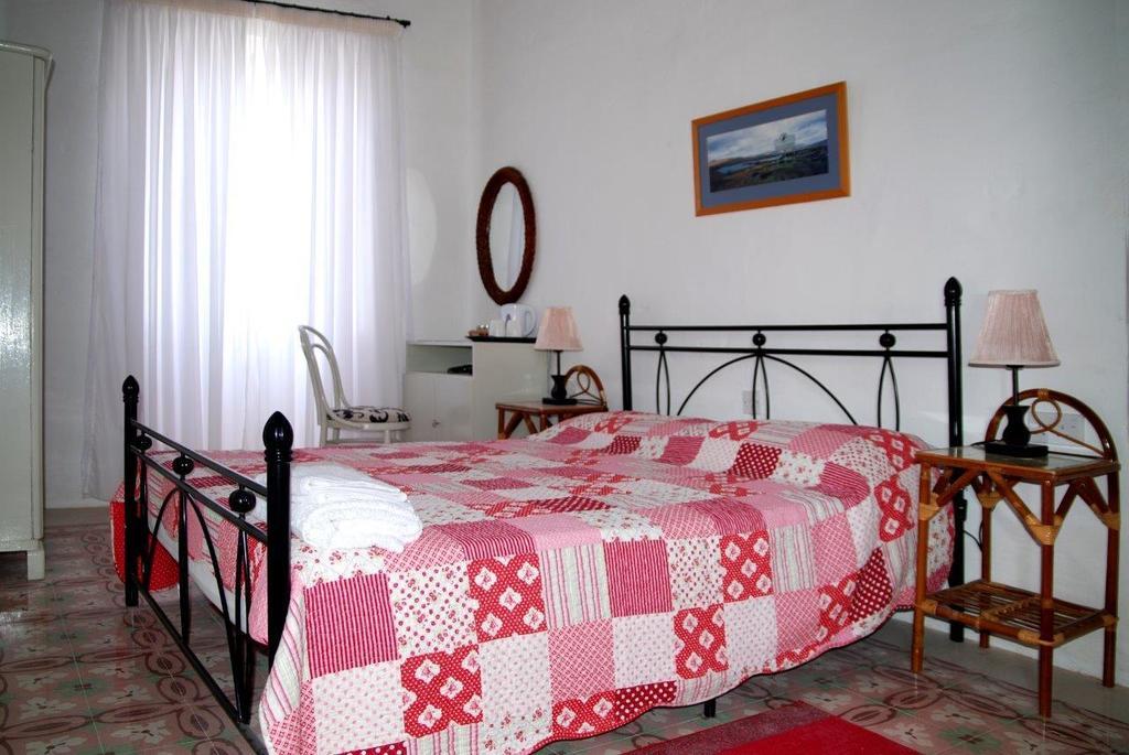 Anna Karistu Accommodation Kerċem Habitación foto